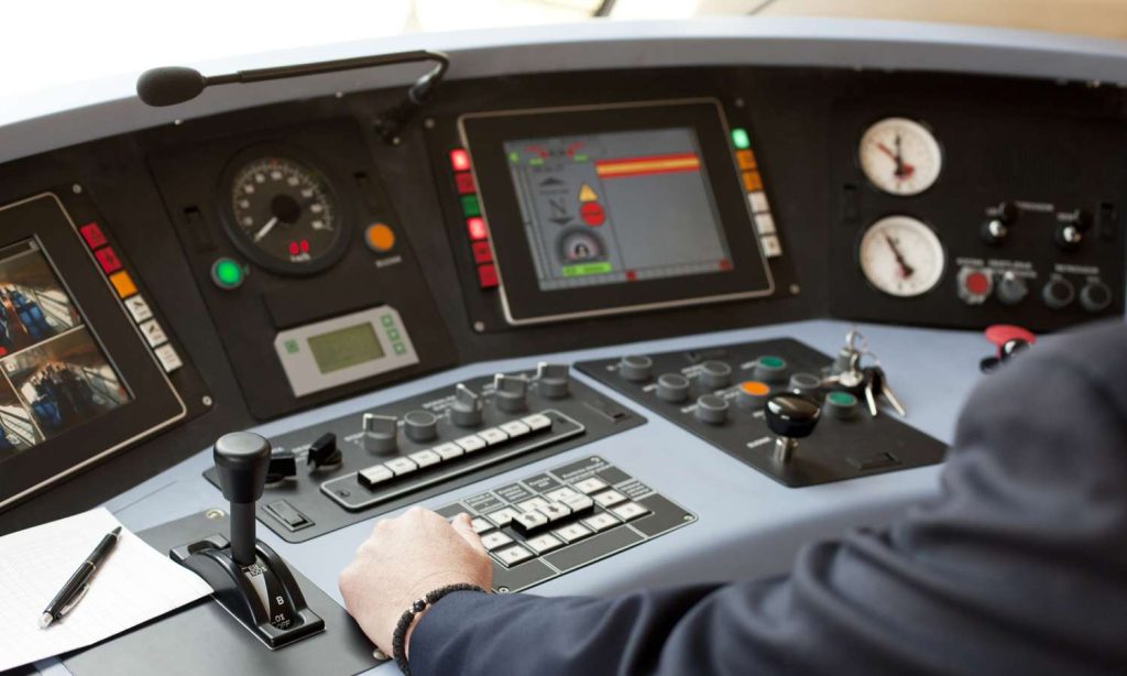 Ruang dashboard masinis untuk kereta api